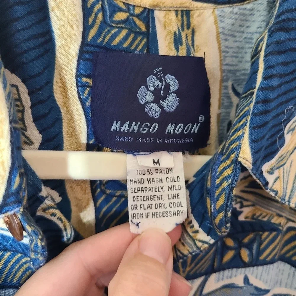 Mango‎ Moon vintage men's Hawaiian button down rayon fish shirt top size Medium
